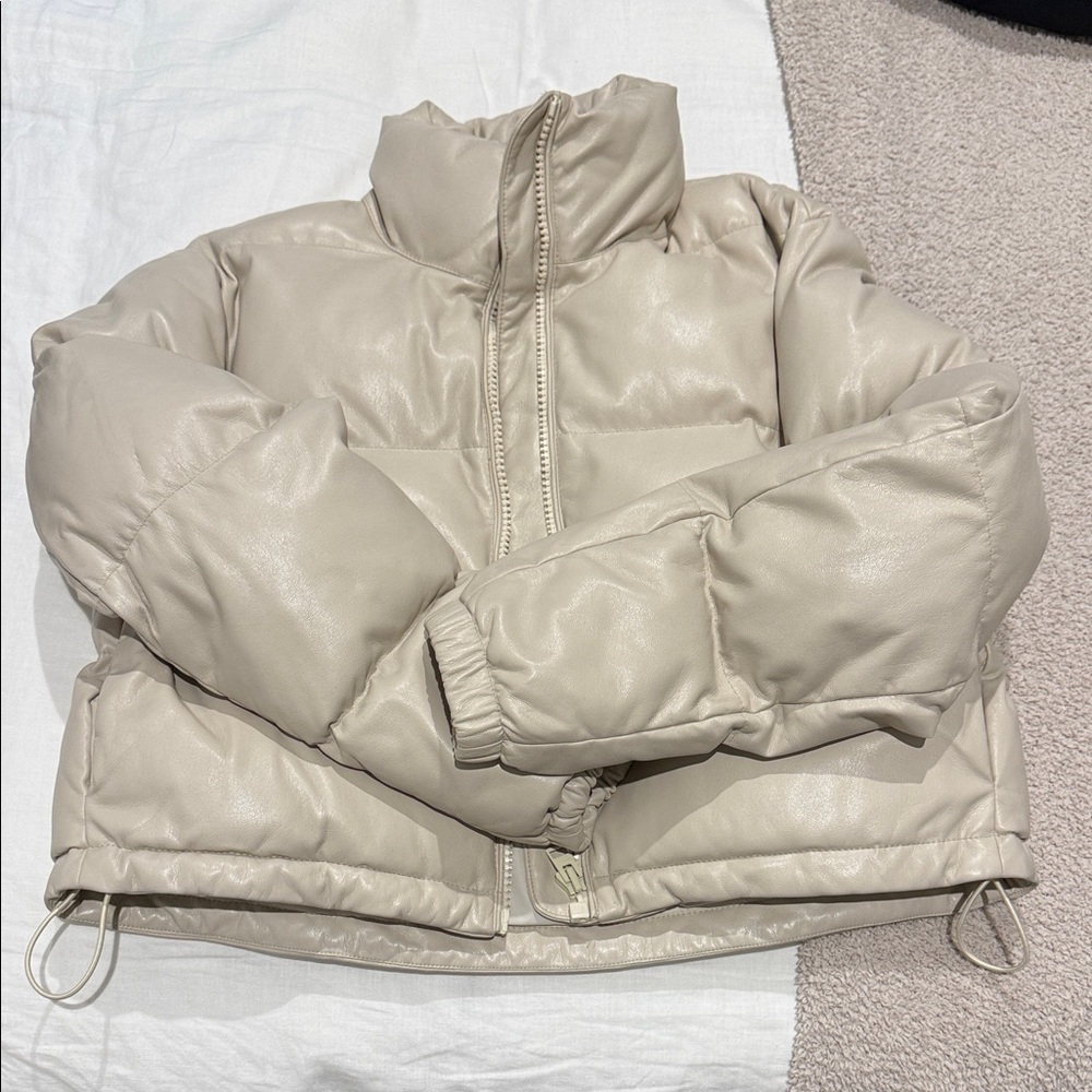 Aritzia - Women’s Wilfred Faux Leather Cropped Puffer Jacket